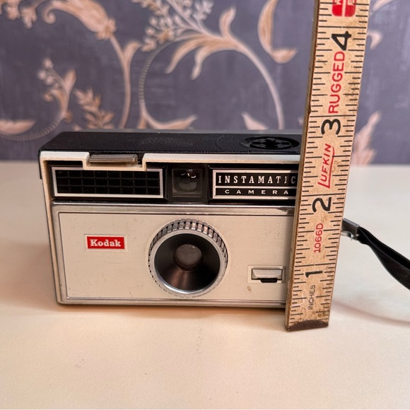 Vintage Estate 1960's Kodak Instamatic 104 Camera with Wrist Strap UNTESTED - Picture 10 of 13